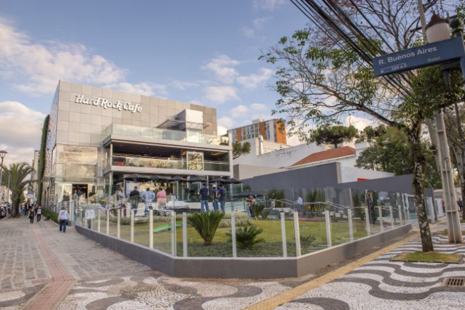 A unidade fica na esquina das ruas Buenos Aires e Comendador Araújo, no Batel. Foto: Fred Kendi / Gazeta do Povo.