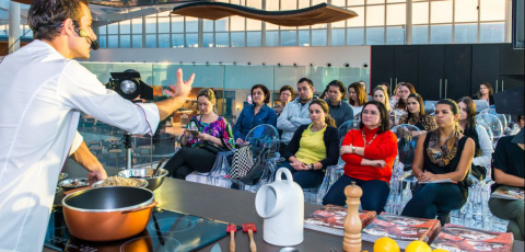 Estúdio Bom Gourmet tem pré-estreia para lojistas do Pátio Batel