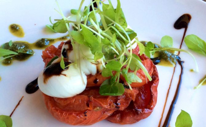 Releitura da salada caprese. Foto: Divulgação