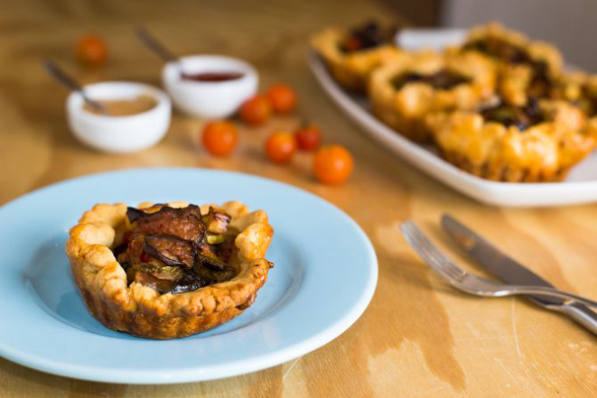 Ratatouille, um dos sabores de tortinhas salgadas que A Loja da Torta serve. Foto: Fred Kendi/Gazeta do Povo