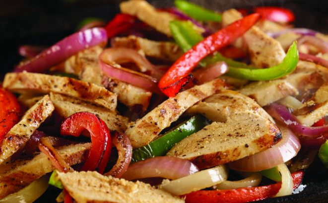 Famous Fajitas: pico de gallo, queijo, guacamole, sour cream, tortillas, carne ou vegetais (a partir de R$ 49,50). Foto: Divulgação