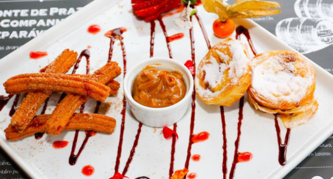 Pastéis de nata e mini churros com calda de doce de leite. Foto: Divulgação