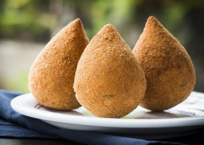 Coxinha de frango. Foto: Letícia Akemi / Gazeta do Povo.