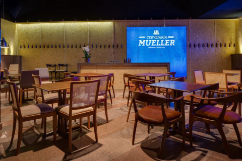 Para os pais, Mueller cria espaço de degustação de cervejas