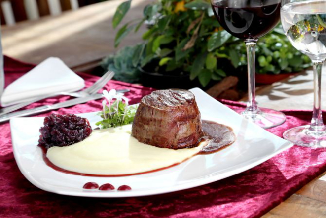 Armazém Santo Antônio lança menu para jantar a preço fixo. O mignon com aligot e compota de cebola é um dos pratos principais para agosto. Foto: Naideron Jr./Divulgação 