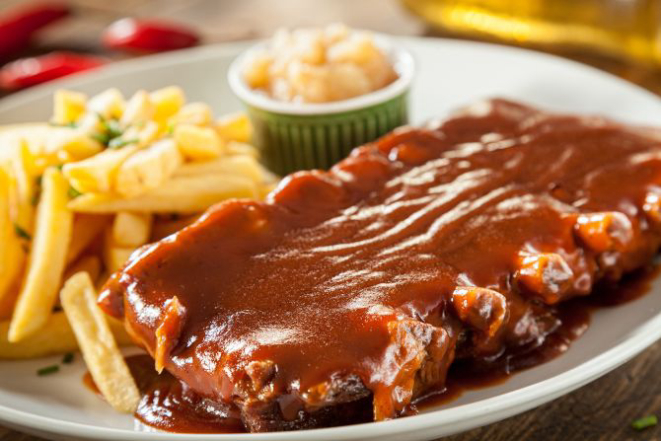 Ribs com french fries. Foto: divulgação