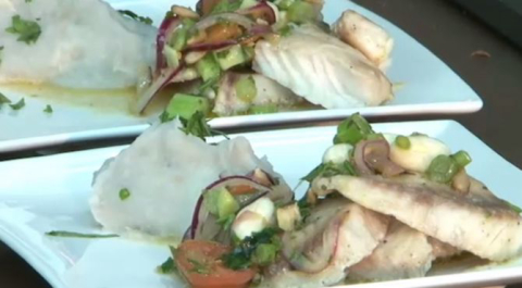 Receita de peixe com vinagrete crocante de talos orgânicos e tubérculos da estação