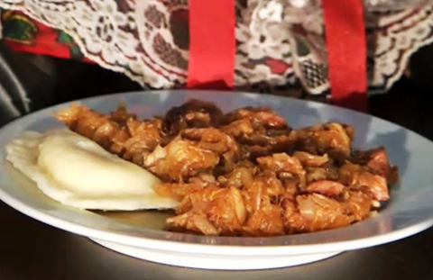 Tadeu do Pierogi faz a receita do tradicional bigos polonês