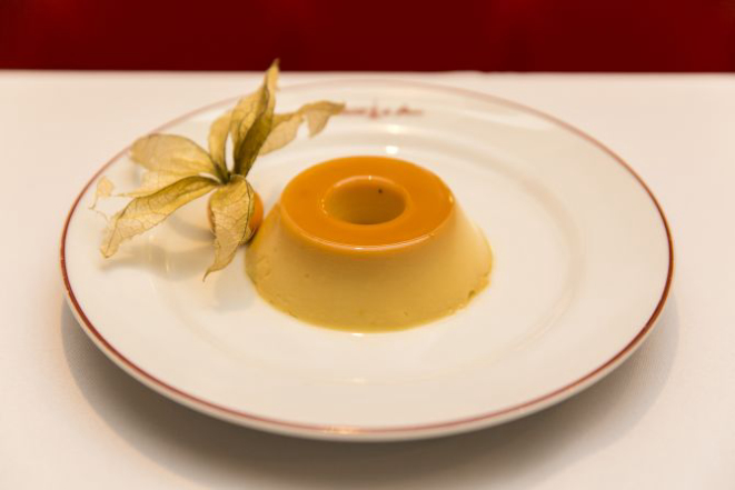 Crème caramel é uma das sobremesas sugeridas no menu executivo. Foto: divulgação