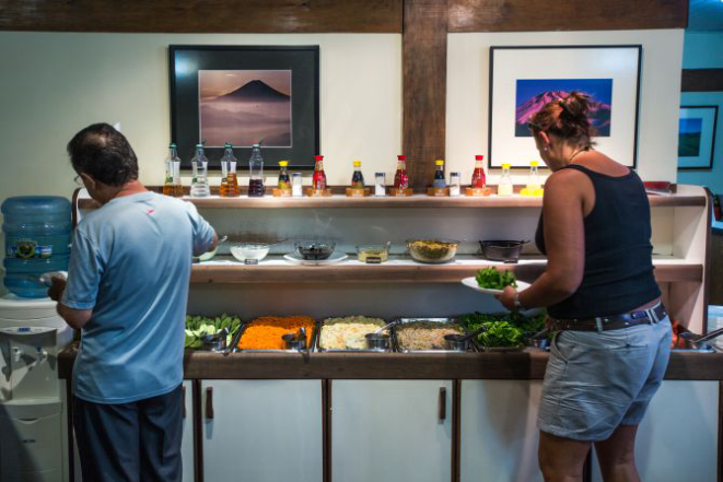 Buffet do restaurante Mikado. As atividades serão encerradas em 23 de dezembro de 2015. Foto: Brunno Covello/Gazeta do Povo