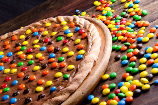 Pizza de M&amp;M´s da Abaré. Foto: divulgação