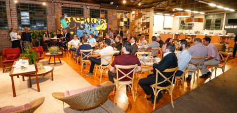 Algar Telecom promove degustação às cegas de vinhos para convidados