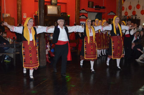 Festival de danças étnicas no Bar do Alemão