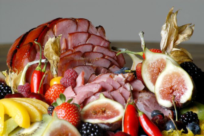 Tender com frutas e molho de laranja. Foto: divulgação.