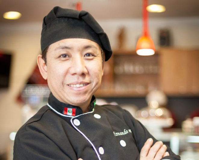 Fernando Matsushita, nascido em Lima, no Peru, é chef e proprietário do Do Peruano Café Bistrô, restaurante especializado na cozinha andina. Morou durante 16 anos no Japão onde se aperfeiçoou também na tradicional culinária daquele país. Foto: Fernando Zequinão/Gazeta do Povo
