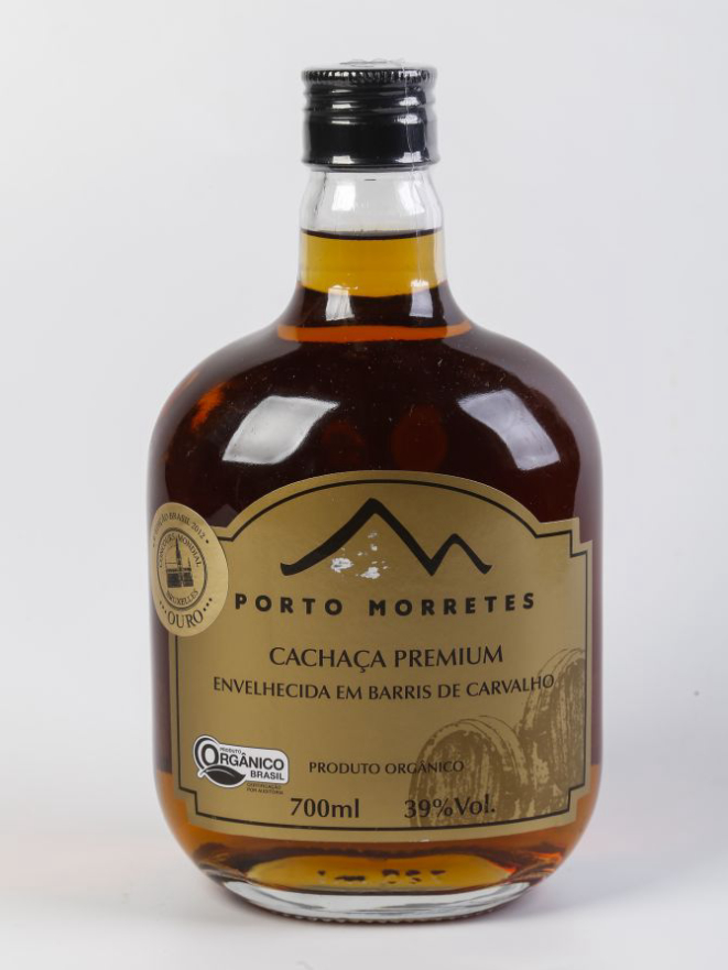 A Porto Morretes Premium, envelhecida por três anos em carvalho,, foi eleita melhor cachaça do Brasil na 2ª Cúpula da Cachaça. Foto: Daniel Derevecki/Gazeta do Povo.