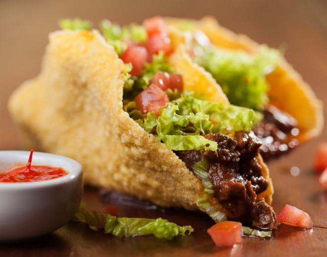 A decoração te leva direto para um restaurante de época. No menu, os Tacos Dorados (R$30) são um dos mais pedidos. 