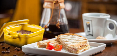 Conheça o Municipal, cafeteria charmosa no centro de Curitiba