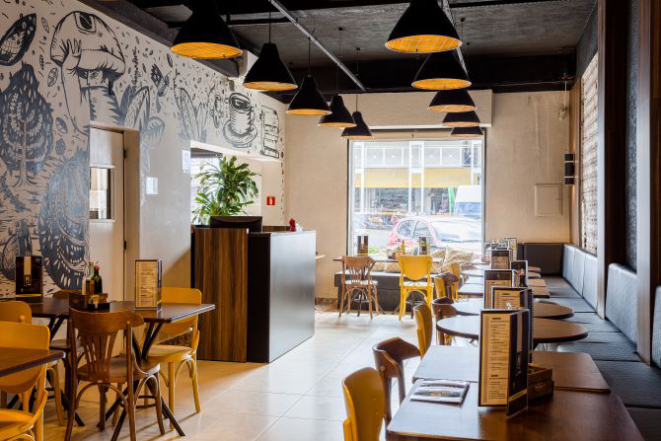 A cafeteria fica próxima ao Mercado Municipal. Foto: Fernando Zequinão / Gazeta do Povo.