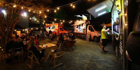 Estacionamento no Seminário, em Curitiba, vira food park toda quinta