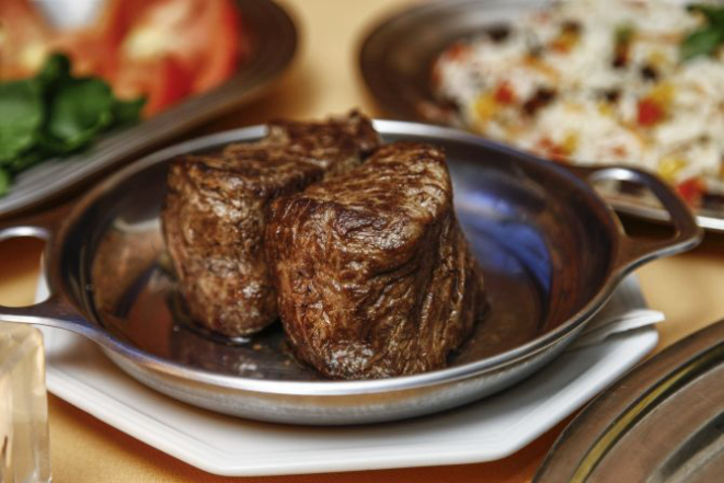 Mignon Lefrebvre (R$ 115 para duas pessoas) ganhou carne de Angus. Foto: André Rodrigues / Gazeta do Povo.