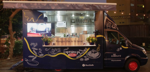 Escola truck estaciona no PR com cursos gratuitos