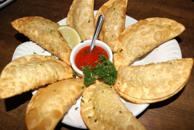 Porção de mini pastéis de carne (R$ 21,90). Foto: Divulgação.