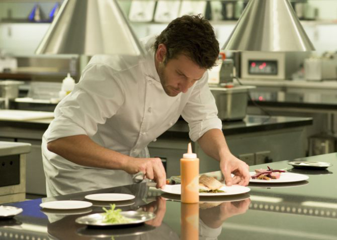 Bradley Cooper no papel do chef Adam Jones no filme "Pegando Fogo". Foto: Divulgação