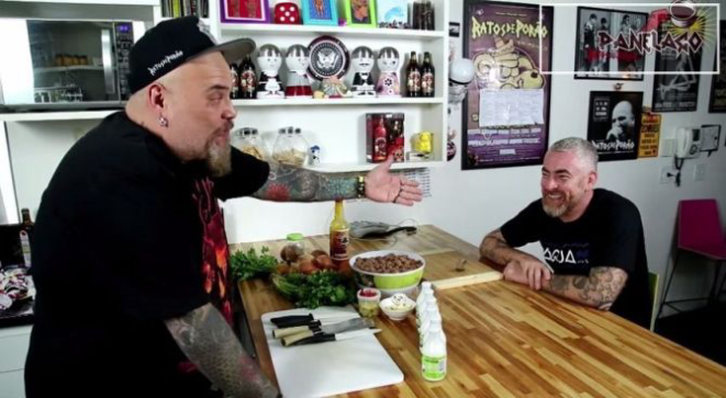 Alex Atala foi um dos primeiros convidados do Panelaço, para quem João Gordo preparou uma moqueca. Imagem: Reprodução/Youtube