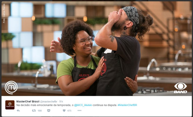 Gleice abraça o colega que fica no MasterChef. Foto: reprodução/twitter.