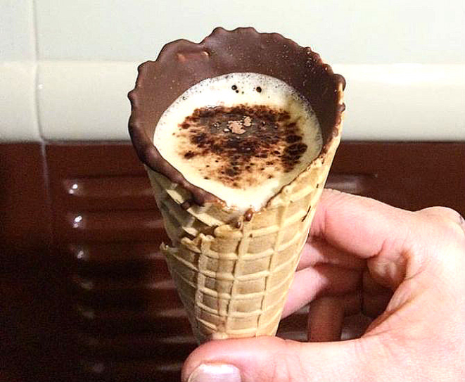 O café latte servido no cone custa R$ 10. Foto: Divulgação