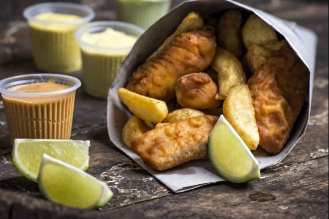 Fish and chips no cone do Sirène. Foto: Letícia Akemi/Gazeta do Povo