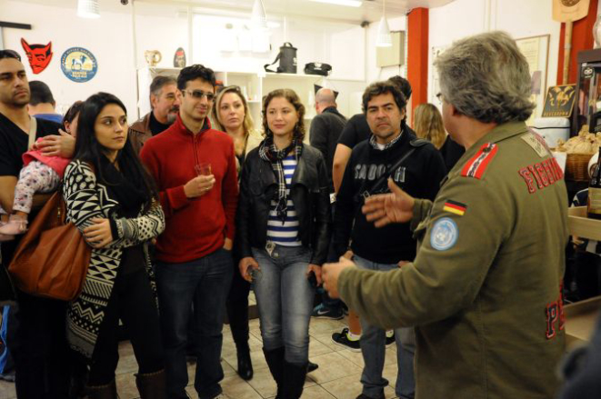 O Beer Tour Curitiba leva o público a conhecer a Bodebrown e outras três cervejarias. Foto: Divulgação.