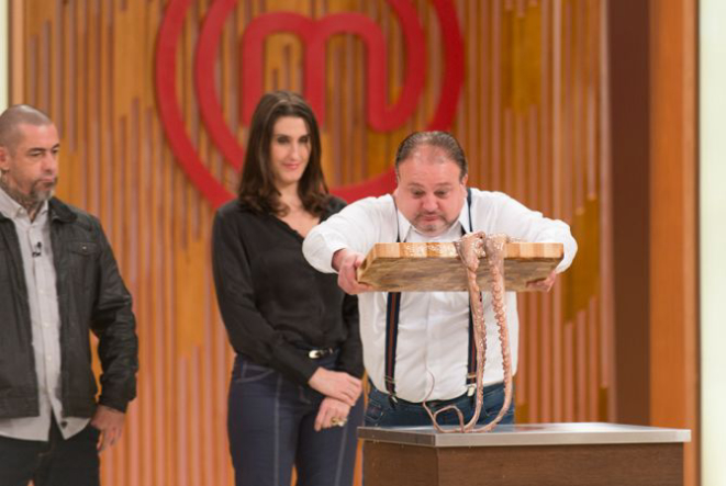 Jacquin apresenta o polvo para os competidores. 