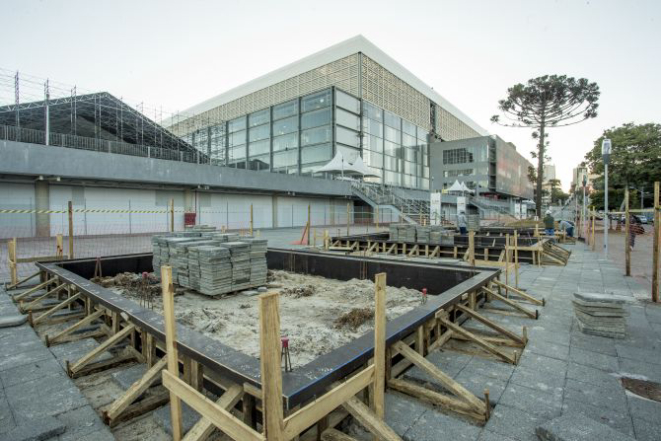 Quadra Gastrô, espaço para eventos com entrada pela Rua Buenos Aires, inaugura em setembro. Foto: Hugo Harada/Gazeta do Povo.