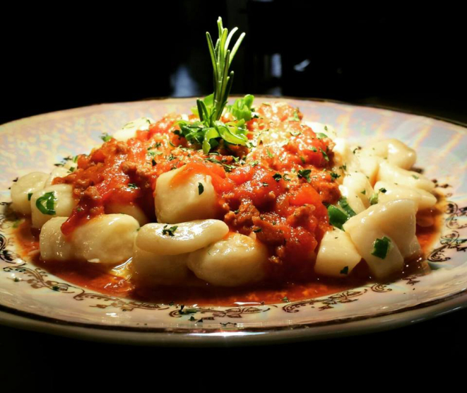 Gnocchi a bolonhesa servido no Bistrônauta. Foto: Divulgação