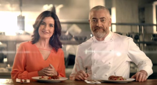 Ao lado da apresentadora Fátima Bernardes, Alex Atala aparece recomendando o frango da Seara. Foto: Reprodução/Youtube