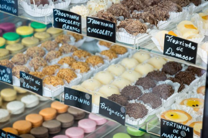 A vitrine tem inúmeras opções. 