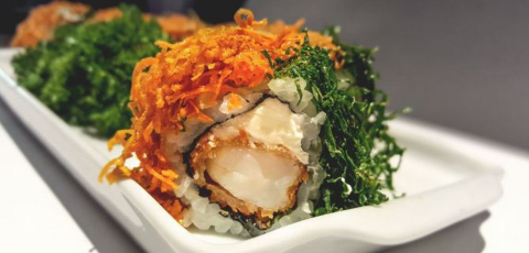 Sushiman do Ken Taki ensina como preparar uramaki