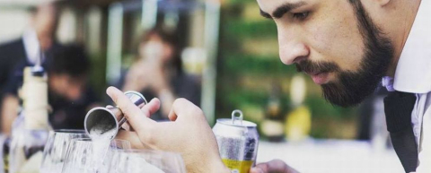 Bartender curitibano disputa final brasileira de campeonato mundial