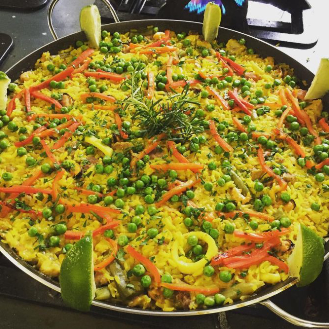 A paella é uma dos pratos do buffet. Foto: Divulgação