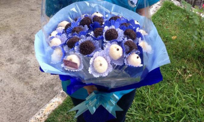 Além do buquê de coxinha e costela, Dircilene faz de docinhos e salgados em tamanho coquetel. Foto: Divulgação