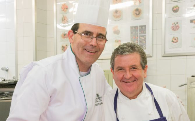 Chefs Augusto de Carvalho, do Le Bourbon, com Laurent Suadeau que assina o cardápio do restaurante. Foto: Naideron Alvaro Quincozes Junior/Divulgação