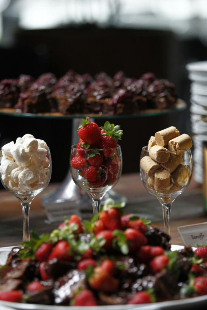 Mesa de doces do Forneria Copacabana terá várias opções, entre elas a torre de brownie. Foto: Jonathan Campos/Gazeta do Povo.