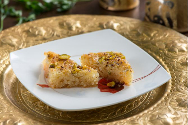 Namura, bolo de semolina e calda de água de flor de laranjeira. Foto: Fernando Zequinão/Gazeta do Povo.