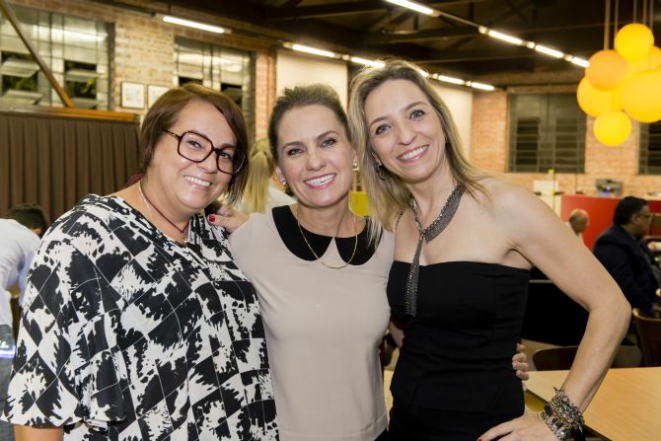 Eva dos Santos, Joy Perine e Rosane Radecki, juntamente com Gabriela Carvalho, formam o grupo As Poderosas. 