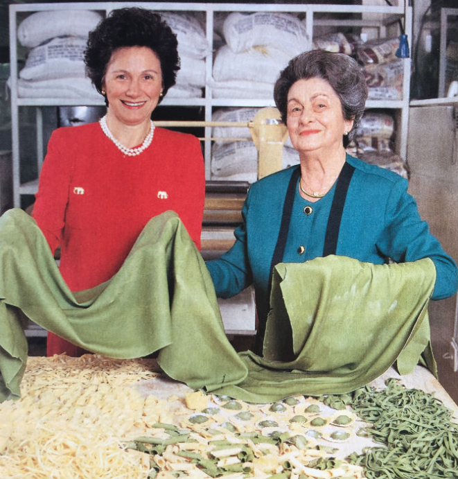 Erminia e Onelia com a famosa massa verde do Bologna. Foto: Jader da Rocha/divulgação/acervo de família.