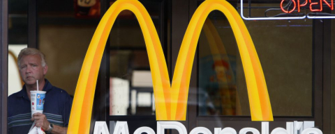 McDonald’s do Vaticano distribui cheeseburguer a mendigos