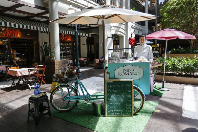 Food bike da confeitaria Nina Romano, que vende macarons, tortas e bolos. Foto: Divulgação.