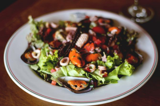 Salada com frutos do mar, novidade do cardápio. Foto: Hayza Ramos/Divulgação.